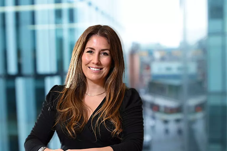 768 x 510px Laura Menary