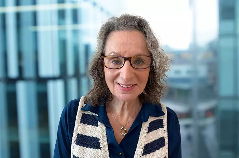 768 x 510px Michelle Pen