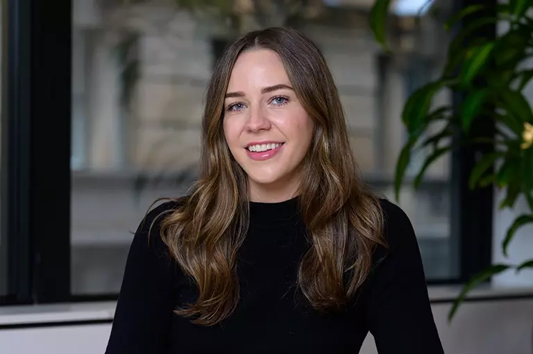 Hilary Lee 768 x 510px