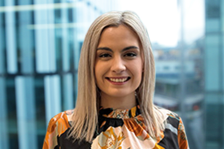 simone nel 768 x 510px