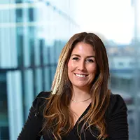 200 x 200px Laura Menary